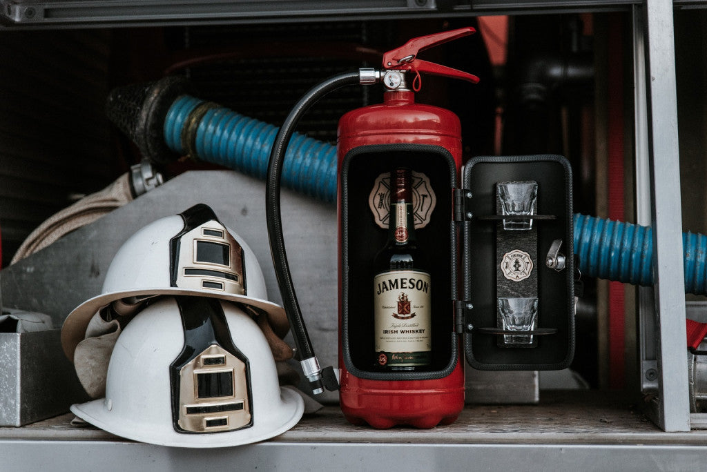 Firebar Feuerlöscher Feuerwehr Minibar Bar rot